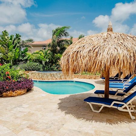 Elegant 2-Bedroom Apartment 2 Km From Eagle Beach Palm Beach Exterior photo